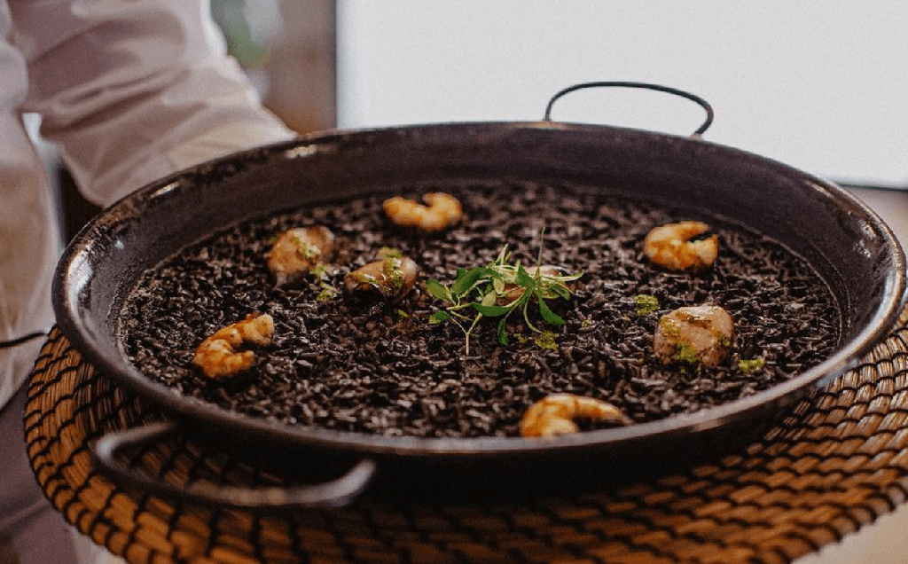 Arroz negro con chipirón y langostino
